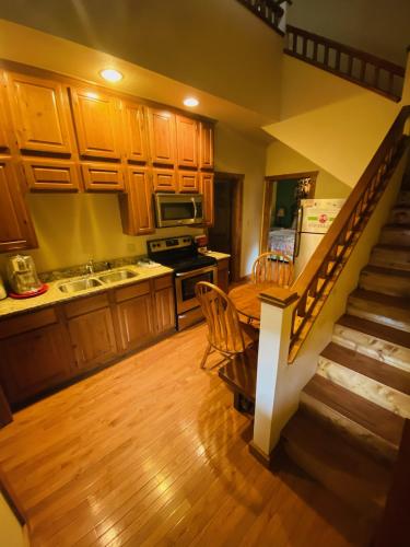 Dapur atau dapur kecil di All Seasons Treehouse Village