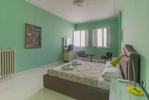 Posteľ alebo postele v izbe v ubytovaní Spacious Three Bedroom Apartment On the Arno