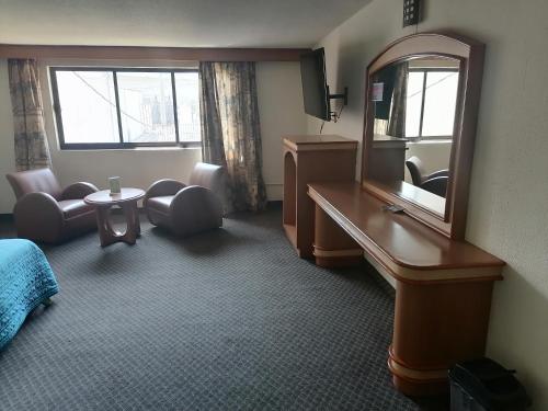 a hotel room with a dressing table and a mirror at Hotel Puerta del Sol in Toluca