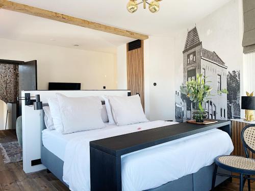 a bedroom with a large bed with white pillows at Boutique hotel Hippe Hendrik in Hendrik-Ido-Ambacht