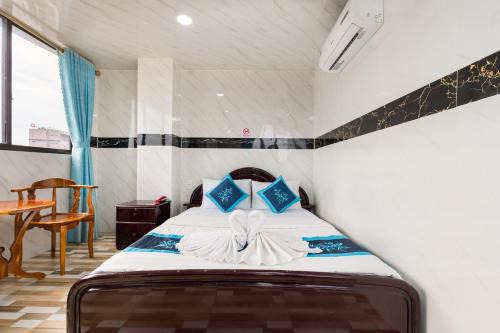 Giường trong phòng chung tại Thanh Lan Hotel