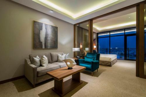 Posezení v ubytování WAW Hotel Suites King Abdullah Road