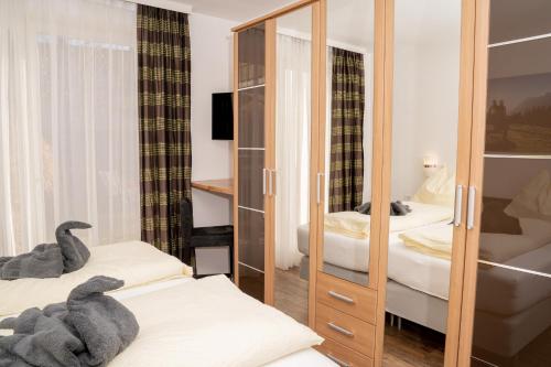 a bedroom with two beds and a mirror at Apartment Jessica in Leogang