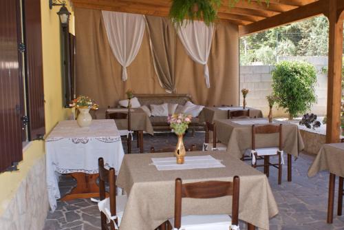 A restaurant or other place to eat at A Casa Di Silvia B&B