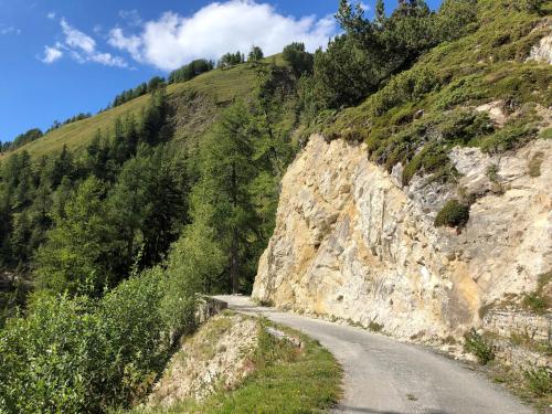 a road on the side of a mountain at Zimmervermietung Ackersand in Stalden
