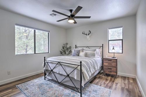 Säng eller sängar i ett rum på Pine Mountain Home about 8 Mi to State Park, Trails!