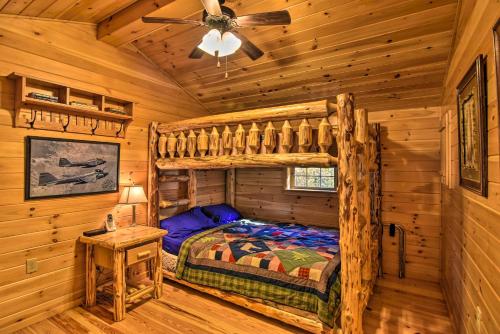 Gallery image of Cozy Anchors Away Cabin Hideaway with Fire Pit! in Parsons