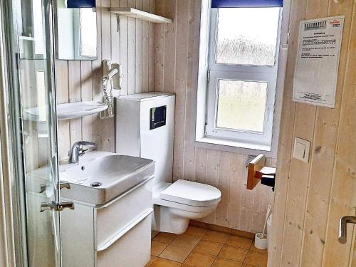 Koupelna v ubytování Two-Bedroom Holiday home in Grömitz 3