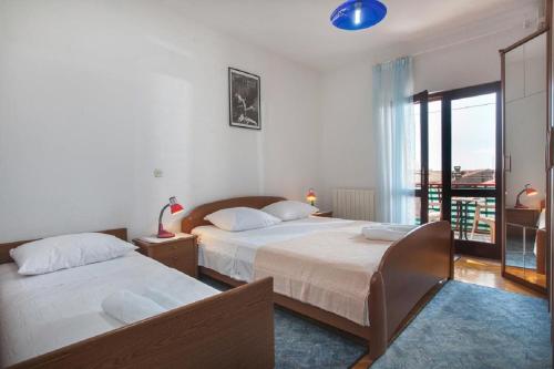 Posteľ alebo postele v izbe v ubytovaní Apartments Nataša - 100m from sea