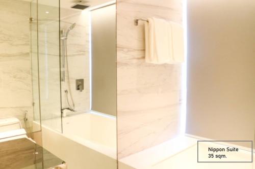 Et badeværelse på ashley hotel bkk
