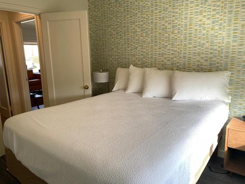 Cama o camas de una habitación en The Ocean Front at Seaside