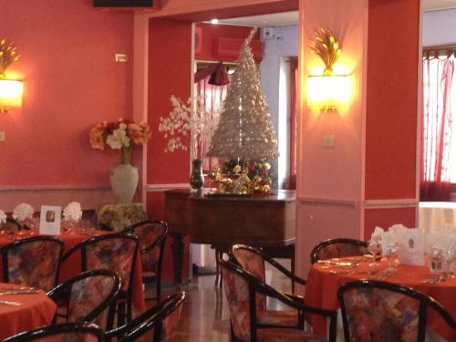 Un restaurante u otro lugar para comer en Grande Albergo Abruzzo