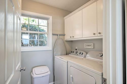 Φωτογραφία από το άλμπουμ του Waterfront Retreat with Dock and Deck on Lake Murray! σε Lake Murray Shores