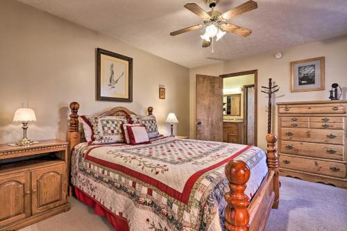 ein Schlafzimmer mit einem Bett, einer Kommode und einem Ventilator in der Unterkunft Firefly Cove - 3 Mi to Parkway and National Park! in Sevierville