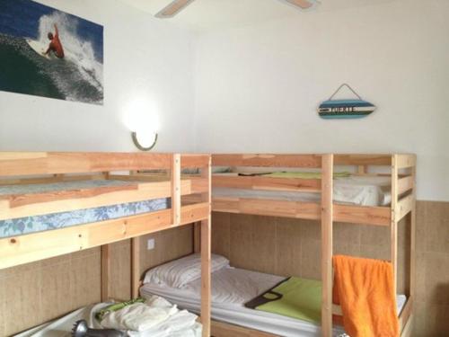 Poschodová posteľ alebo postele v izbe v ubytovaní KAKTUS BEACH House