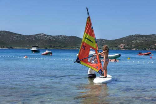 Φυσικό τοπίο κοντά σε οργανωμένο κάμπινγκ