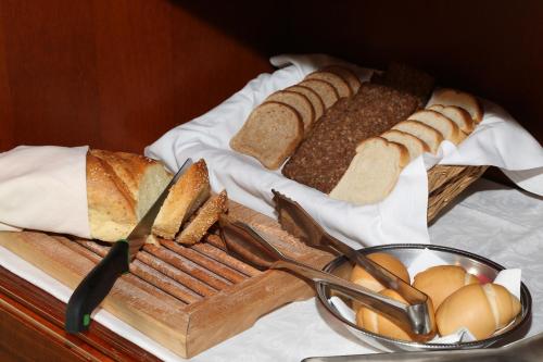 Comida en o cerca de este hotel