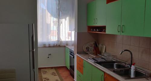 Кухня или мини-кухня в Cozy apartment
