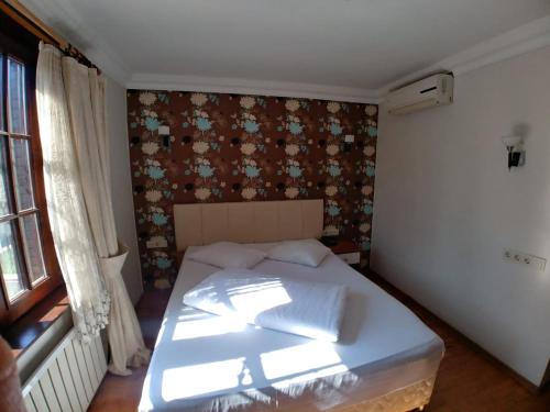 Konak Hotel Tuzlaにあるベッド