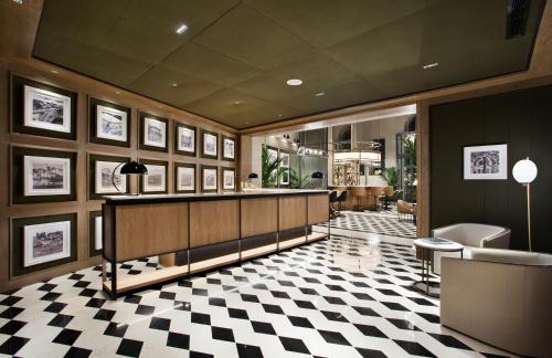 a lobby with a reception desk and a checkered floor at Vincci Ponte de Ferro in Vila Nova de Gaia