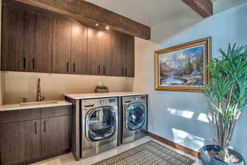 Φωτογραφία από το άλμπουμ του Chic Boulder Mountain Home with Hot Tub and Views σε Boulder