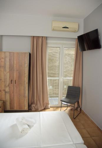 Una cama o camas en una habitación de Platon Hotel