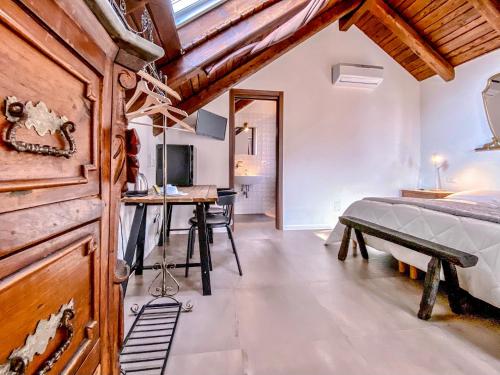 a bedroom with a bed and a desk in a room at Tenuta Novecento Bioagriturismo in Agerola