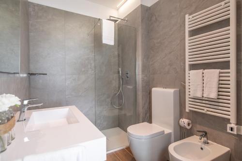a bathroom with a white sink and a toilet at Borgo di Drugolo in Lonato del Garda
