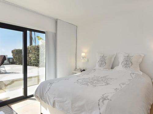 Una cama o camas en una habitación de Sea Haven 101 by VillaGranCanaria