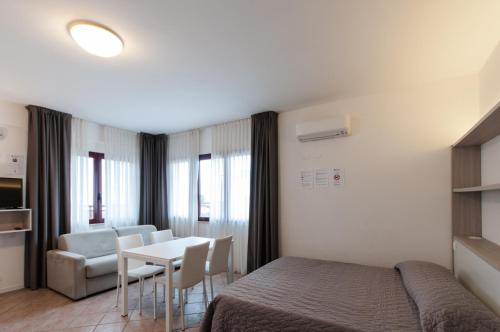 Ένα ή περισσότερα κρεβάτια σε δωμάτιο στο Residence Crystal Palace