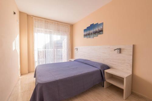 Postel nebo postele na pokoji v ubytování Apartaments Costamar Calafell