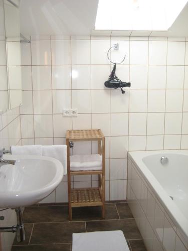 Bilik mandi di Apartments Spiegl Holzmann