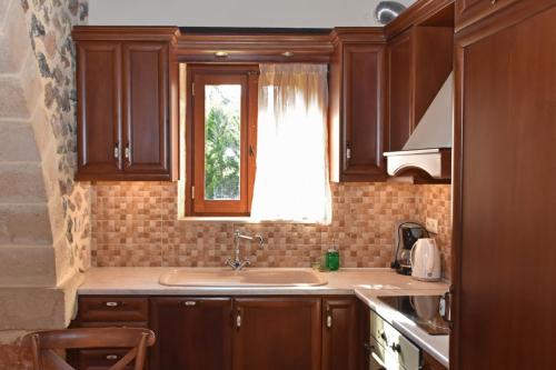 Nhà bếp/bếp nhỏ tại Aretaki villas