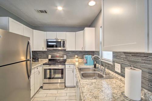 Fotografie z fotogalerie ubytování Lees Summit Home Less Than 4 Mi to Dtwn Main Street v destinaci Lees Summit