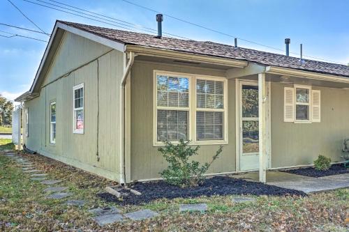 Fotografie z fotogalerie ubytování Lees Summit Home Less Than 4 Mi to Dtwn Main Street v destinaci Lees Summit