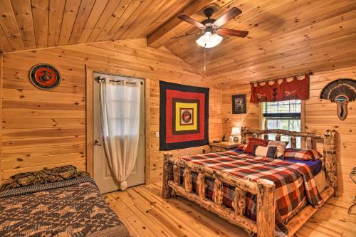 Una cama o camas en una habitación de Pet-Friendly Semper Fi Cabin with Fire Pit!