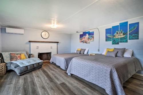 Katil atau katil-katil dalam bilik di Serenity By The Sea - Chic Oceanfront Home with Deck