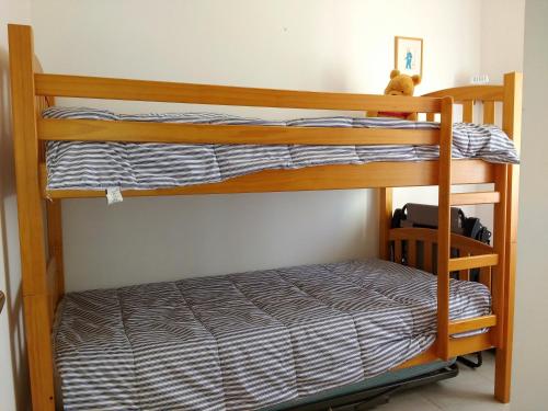 Двухъярусная кровать или двухъярусные кровати в номере AME737