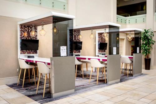 a restaurant with tables and chairs in a building at Crowne Plaza Charleston by IHG in Charleston