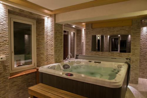 Koupelna v ubytování Hotel Al Pelmo Wellness