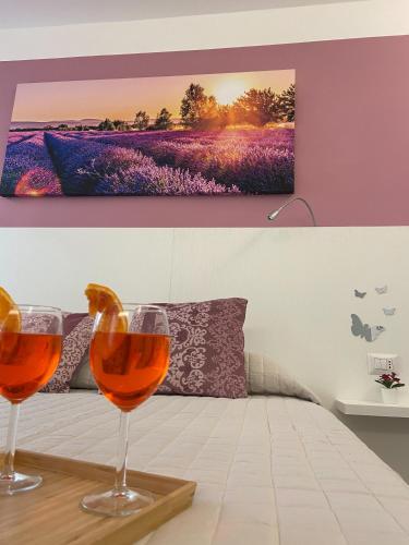 a room with two wine glasses on a table at Affittacamere Le Grotte - Le Grotte Rooms & Apartments in Camerano