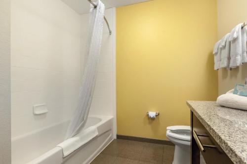 Sleep Inn & Suites Devils Lake – Photos 3