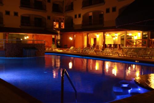 a swimming pool at night with blue lights at Gran Hotel Azuero in Chitré