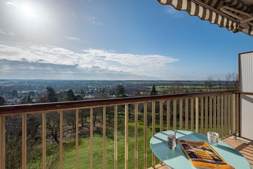 Балкон или терраса в LE T3 CHAUMONT- Terrasse avec vue - Entre Beauval et Châteaux