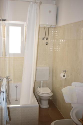 Koupelna v ubytování Apartmani Katica