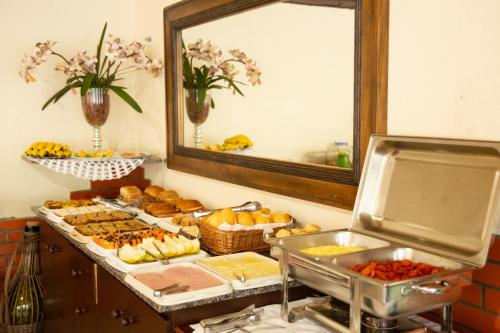 インの敷地内または近くでの食事または食べ物