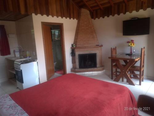 Postel nebo postele na pokoji v ubytování ANA JÚLIA Chalés Monte Verde MG