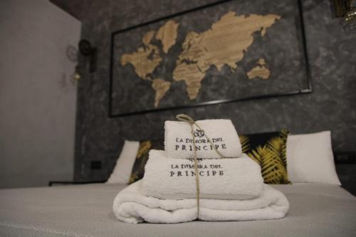 a pile of towels sitting on top of a bed at La Dimora del Principe-Piano terra in Trani