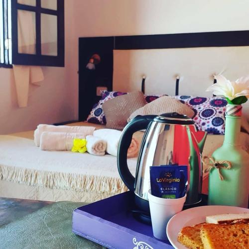 a table with a blender and a plate of bread at Hostal Sisabel in Tinogasta