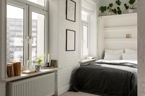 A bed or beds in a room at Lwowska Apartment - Lwowska 9